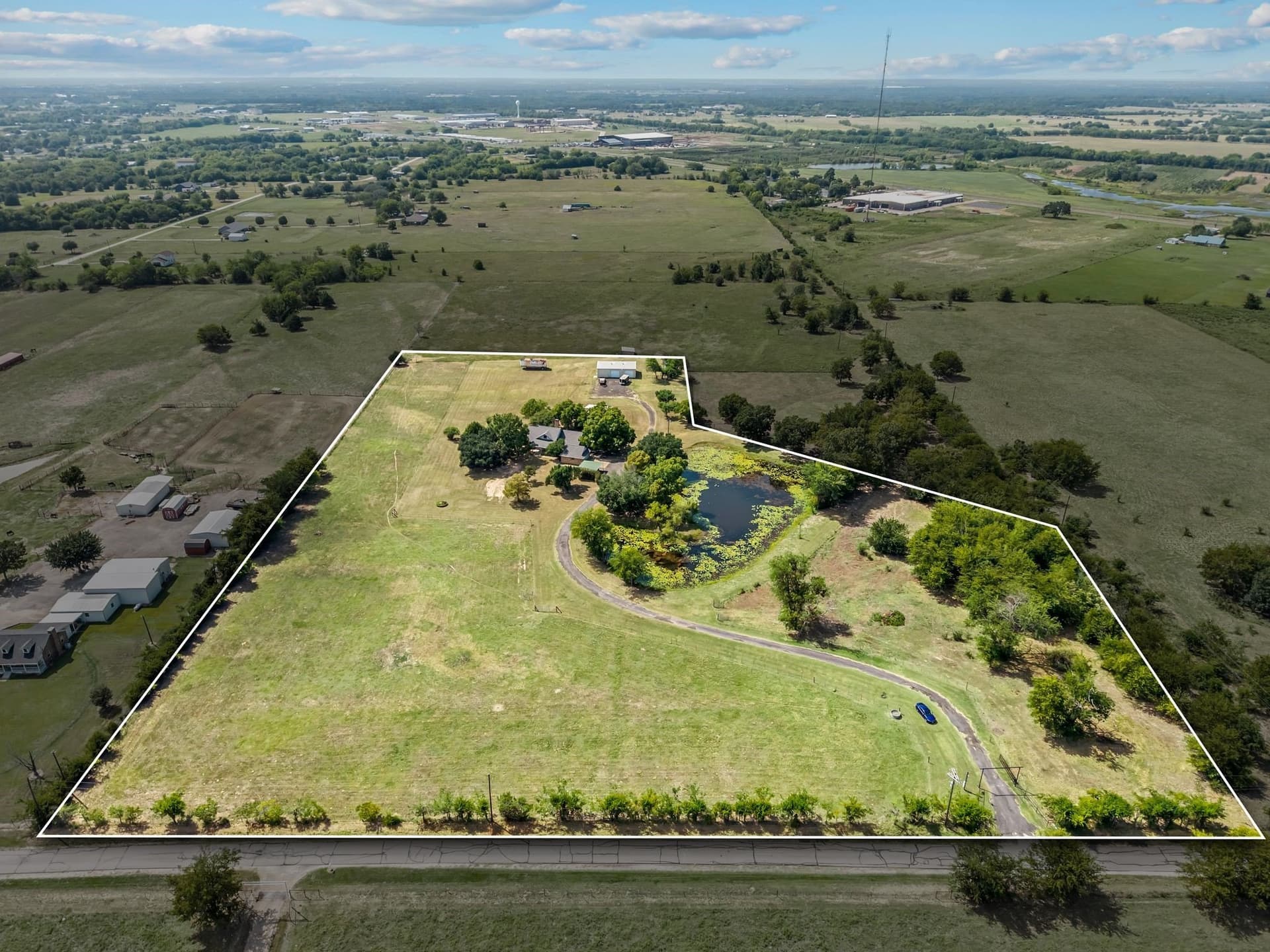 10.79 acres in Van Zandt County
