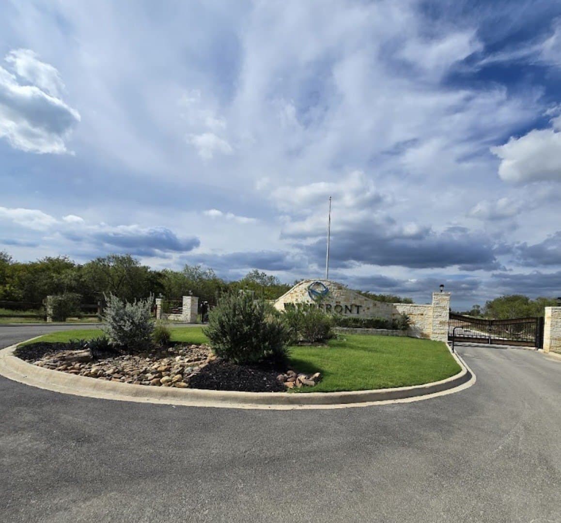 1.44 acres in Navarro County