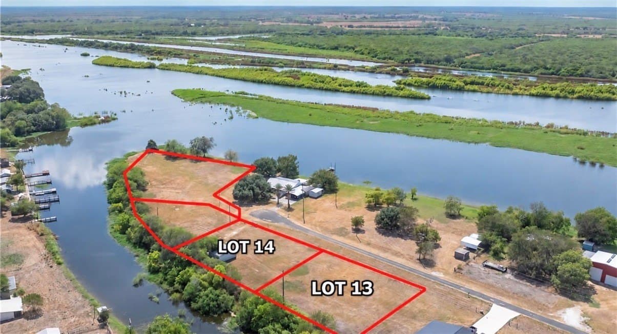 25,700 acres in Live Oak County