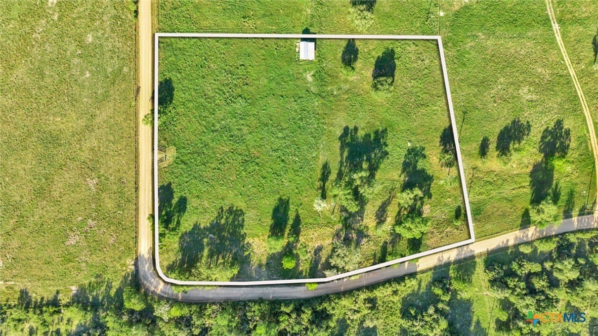 5.6 acres in Lavaca County