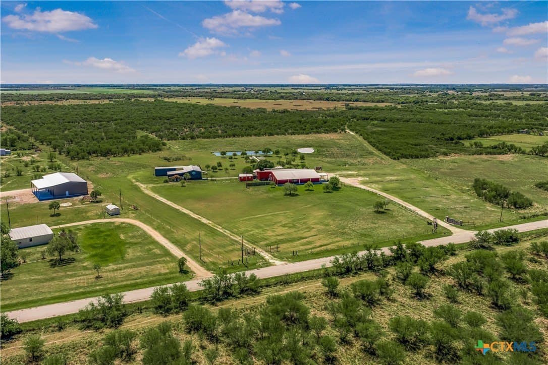 11 acres in Victoria County