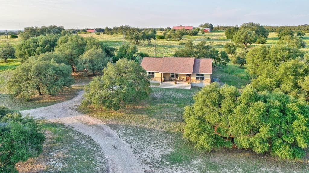 16.35 acres in Kerr County