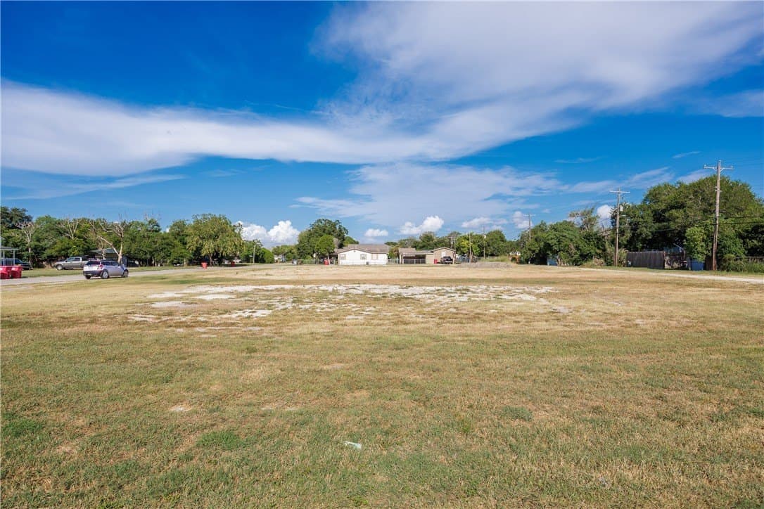 1.04 acres in Nueces County