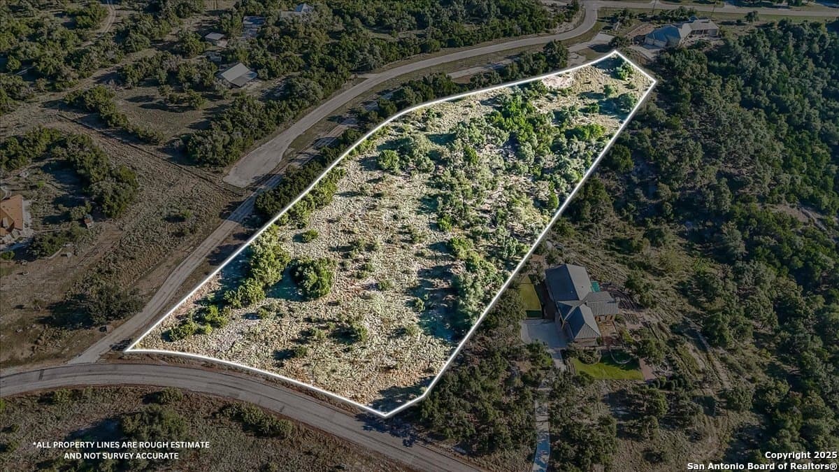 5.01 acres in Comal County