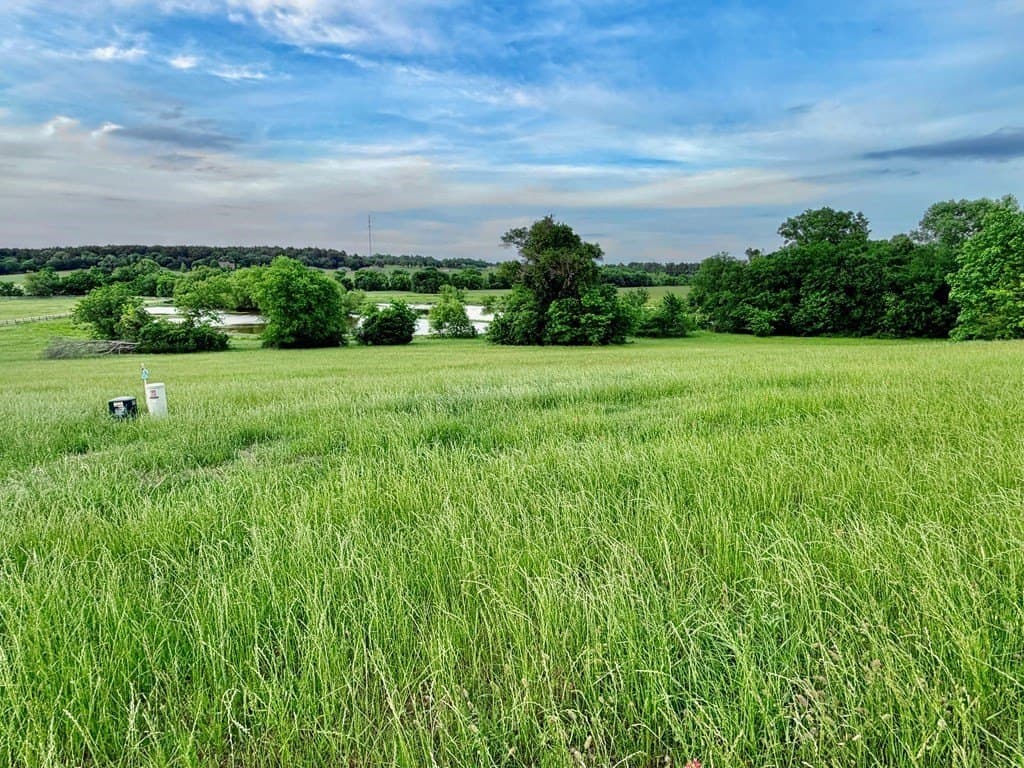 6.6 acres in Henderson County