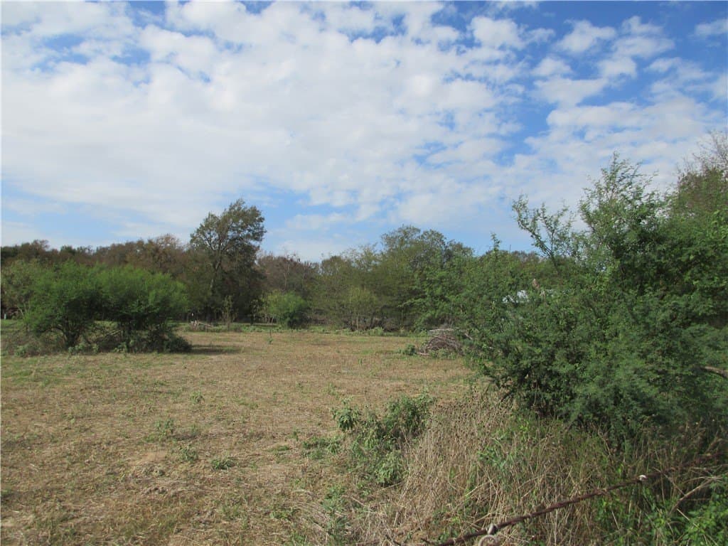 3.3 acres in Falls County