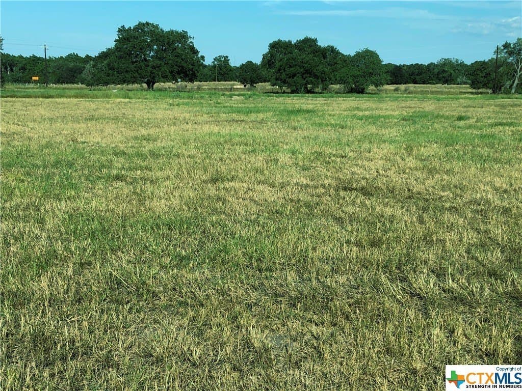 1.07 acres in Lavaca County