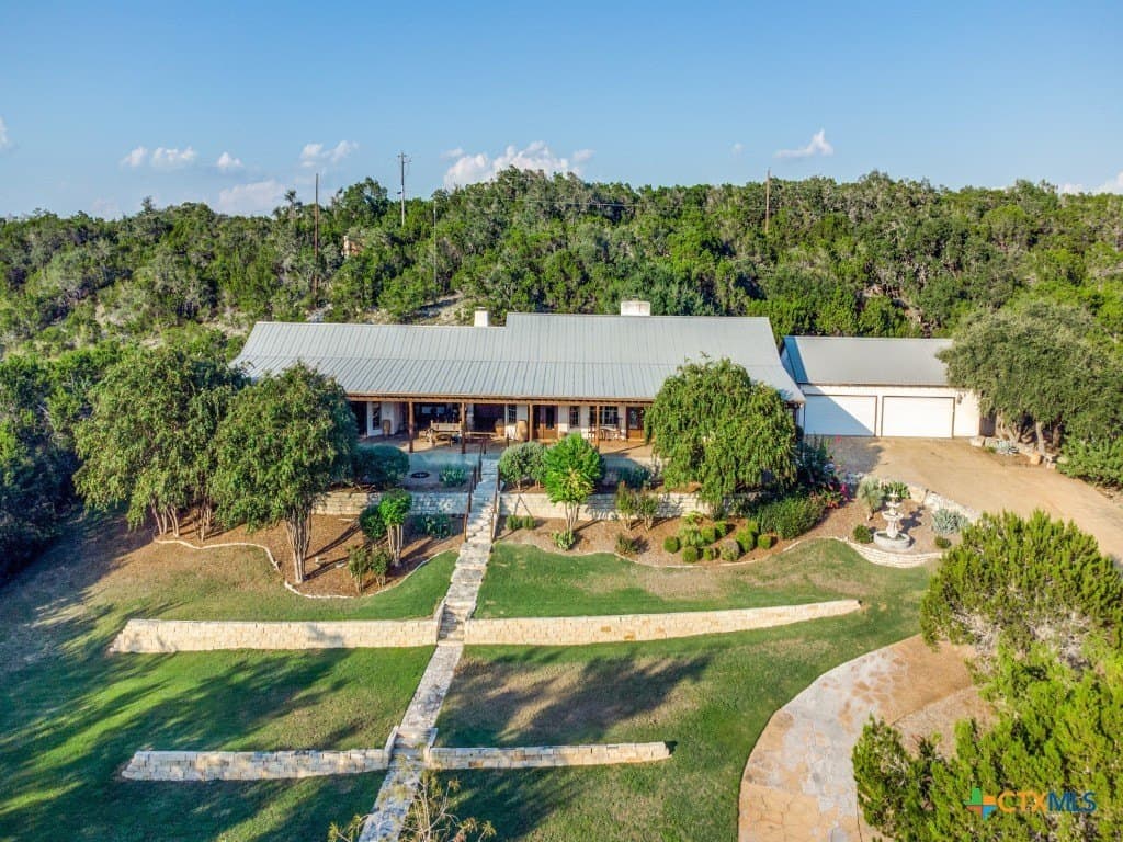 10 acres in Hays County