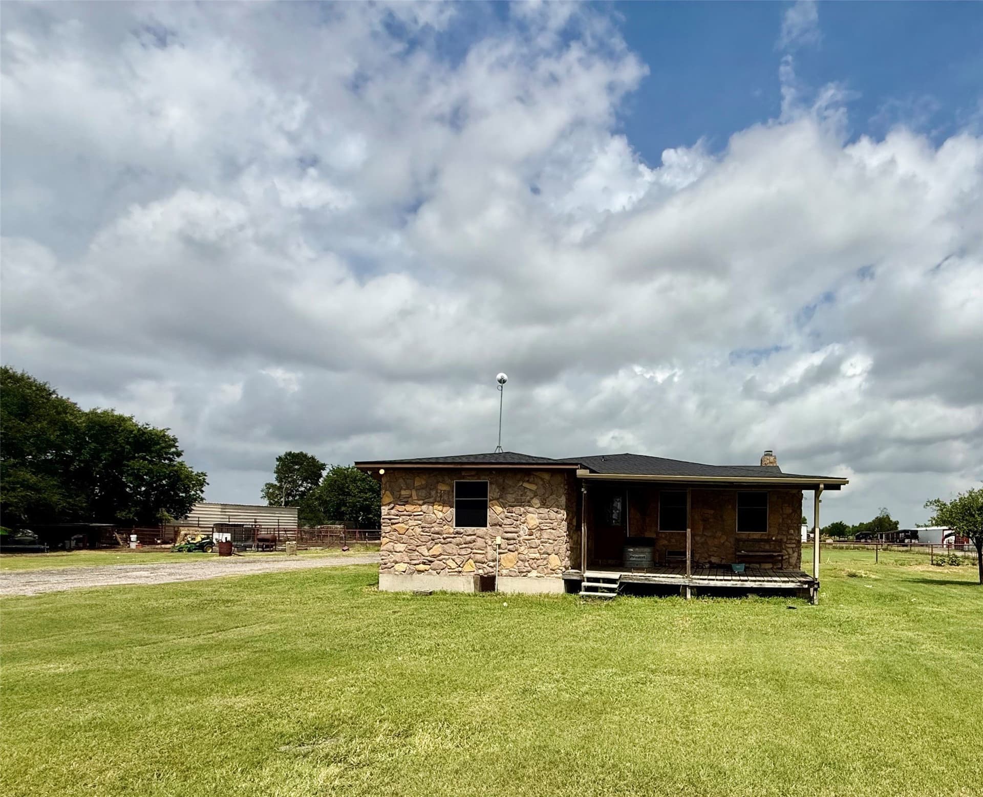 13.66 acres in Ellis County