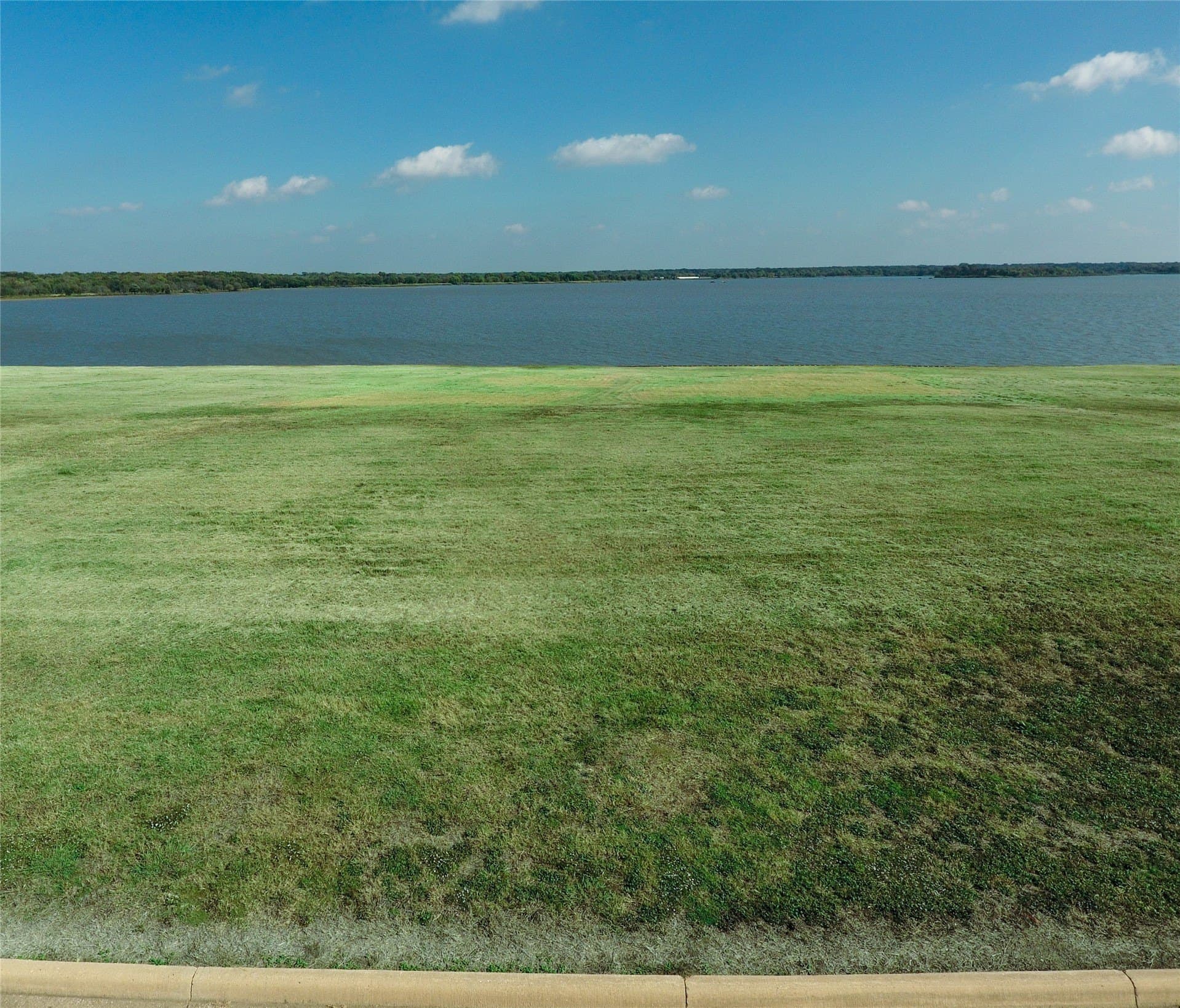 0.61 acres in Kaufman County