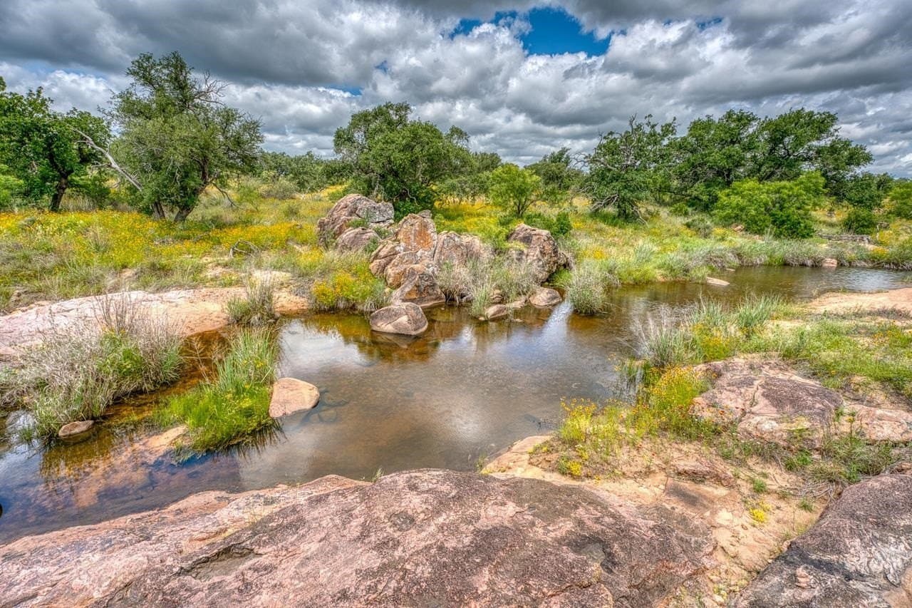 10 acres in Llano County