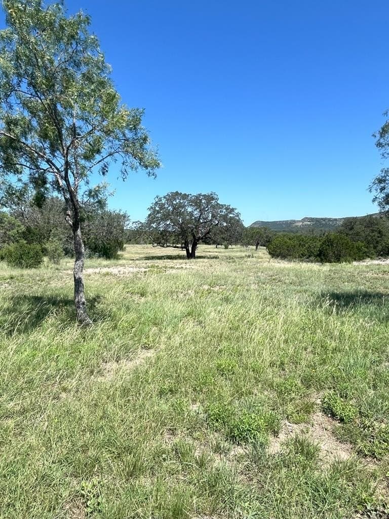 5 acres in Real County