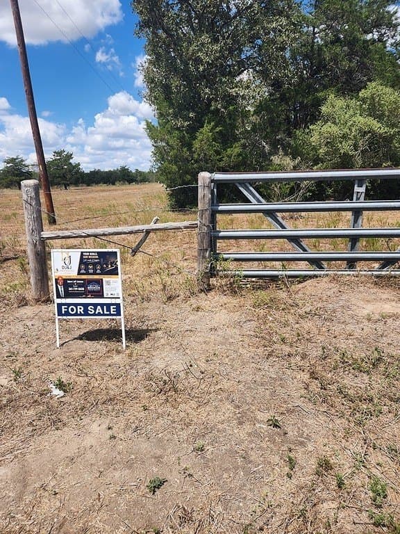 1.51 acres in Lavaca County