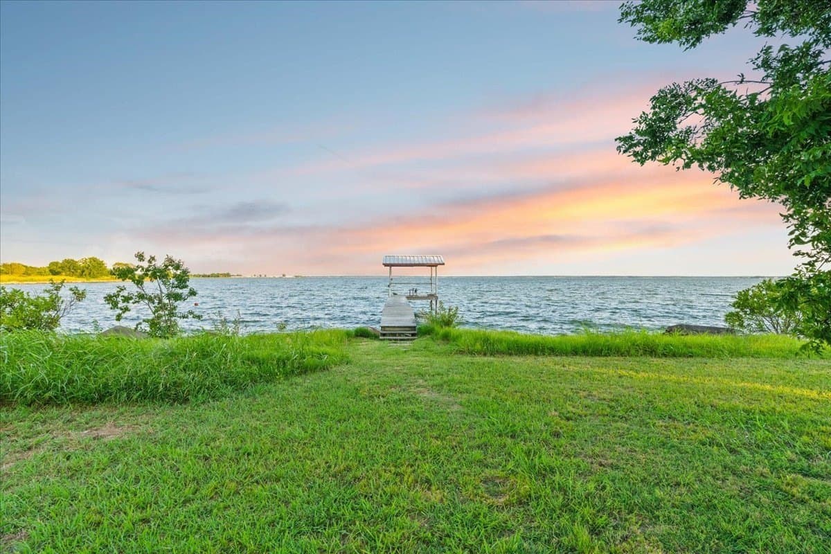 12.25 acres in Navarro County